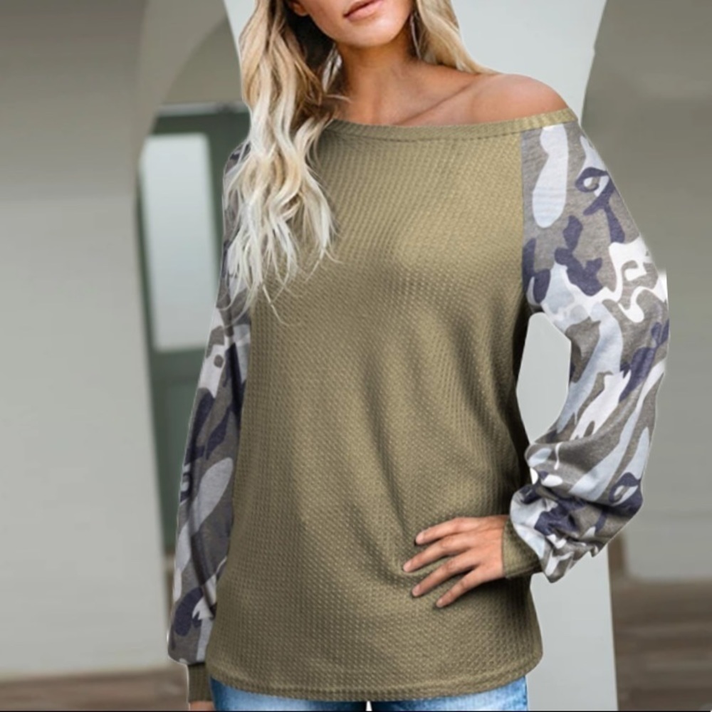 Camouflage print sleeve waffle knit top